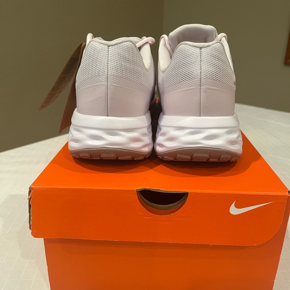 Women’s Nike Revolution 6 NN size 9.5 - Picture 8 of 9